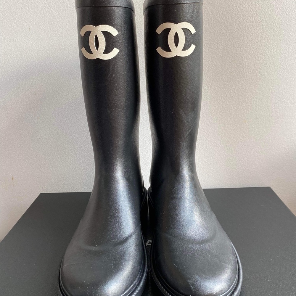 Size 39 Chanel Rainboots Brand New in Box